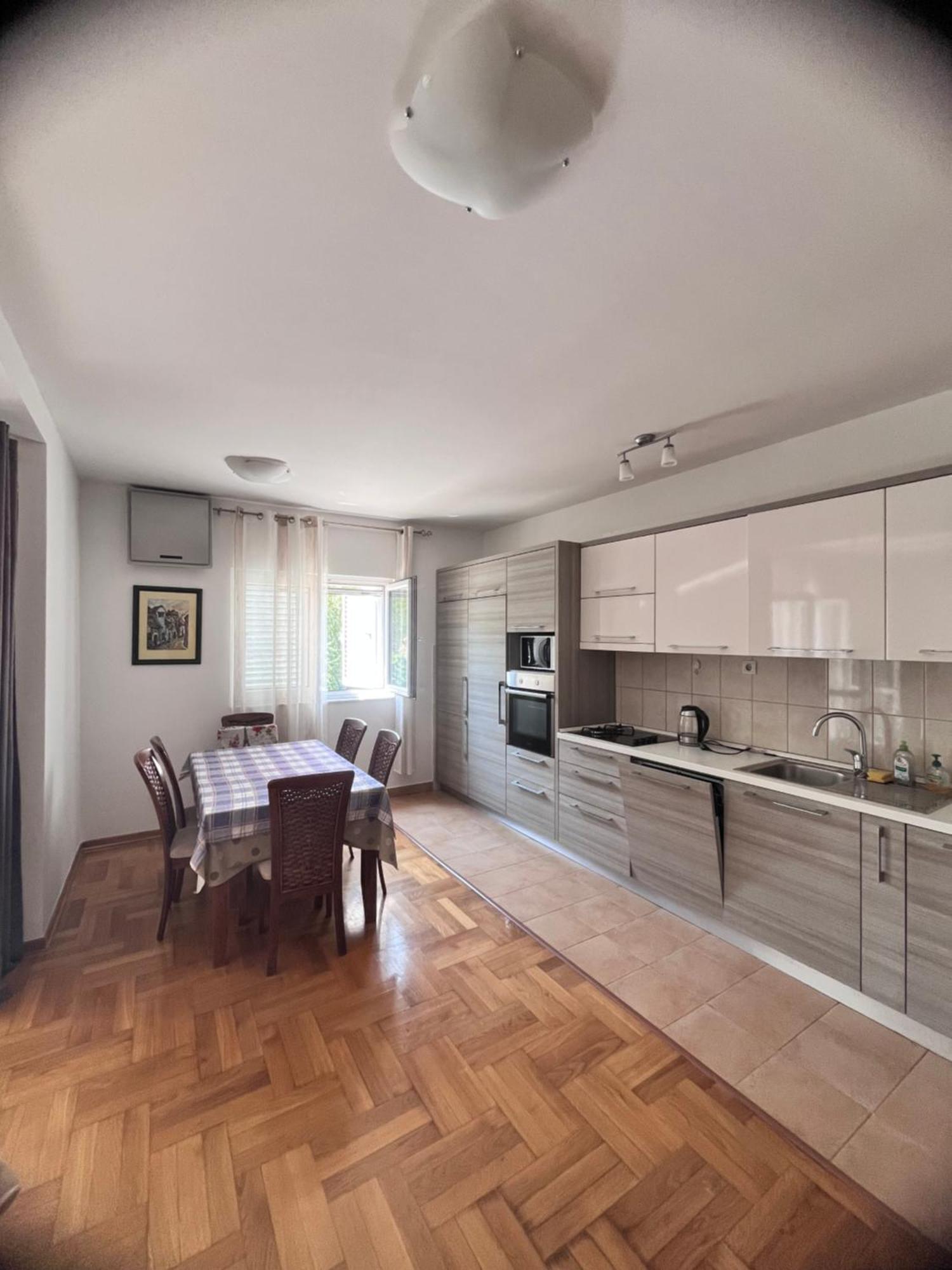 Apartment Belani, Own Parking ティヴァト エクステリア 写真